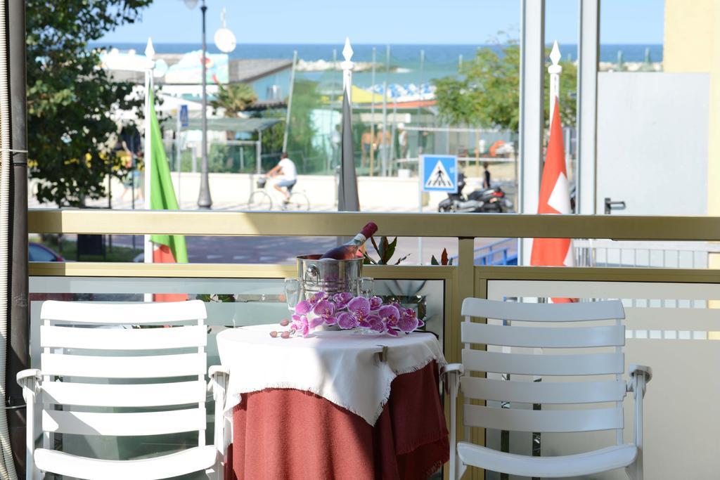 Hotel Embassy Cesenatico Exterior photo