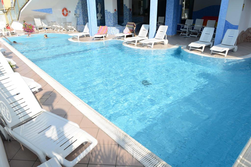 Hotel Embassy Cesenatico Exterior photo